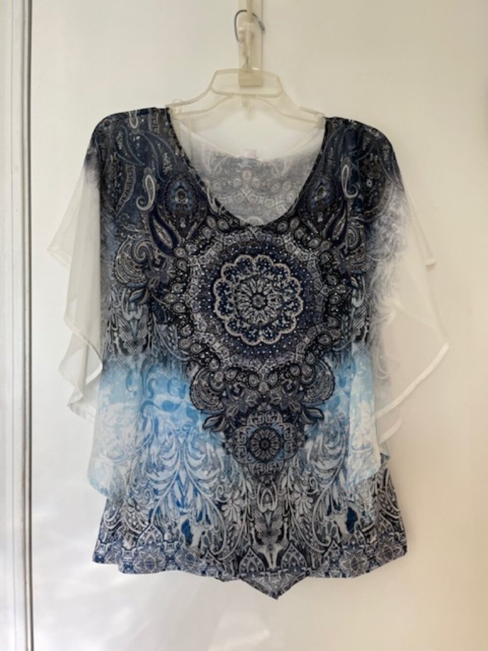 Ladies Blouse, size medium, excellent condition